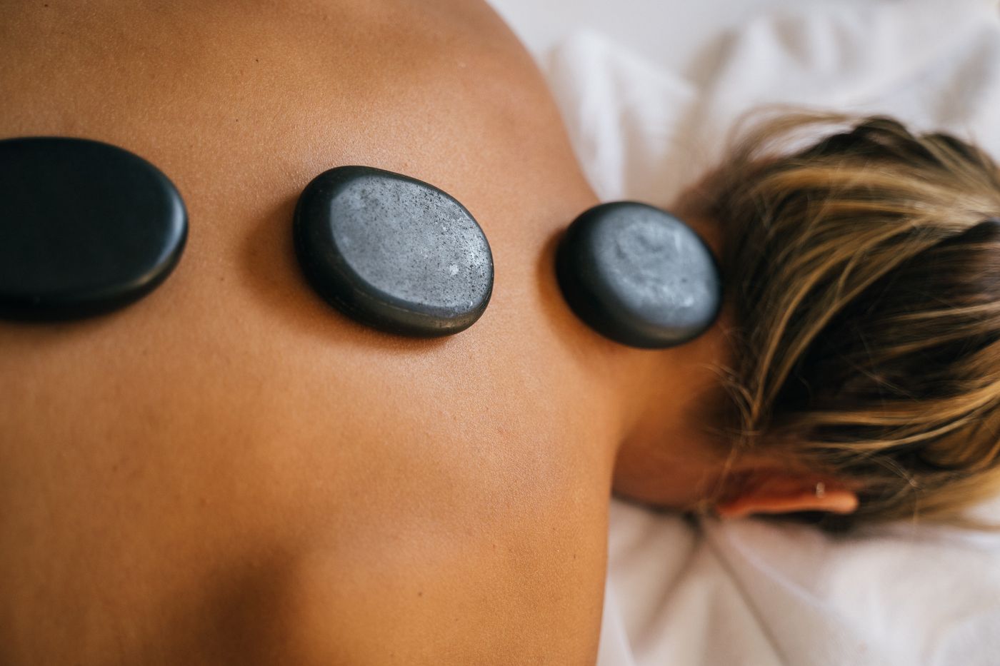 Massage aux Pierres Chaudes